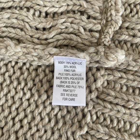 APT. 9 Faux Fur Short Sleeve Women’s Wool Blend Cardigan Sweater - Picture 4 of 6